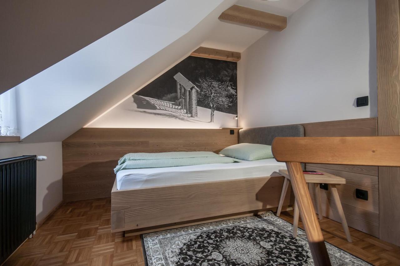Guesthouse Pri Zalogarju Железнікі Екстер'єр фото