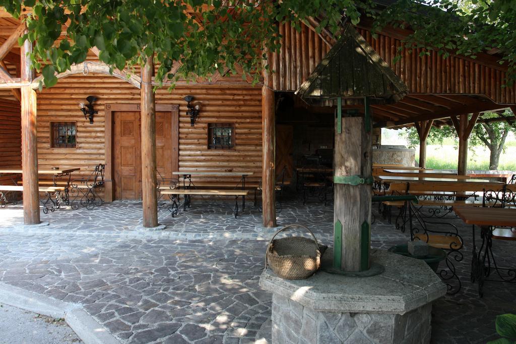 Guesthouse Pri Zalogarju Железнікі Екстер'єр фото