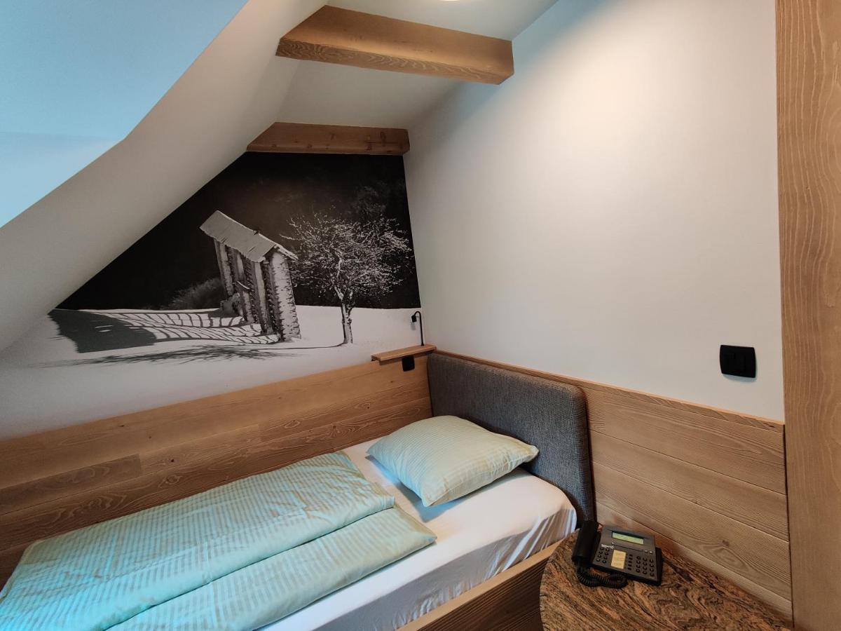 Guesthouse Pri Zalogarju Железнікі Екстер'єр фото